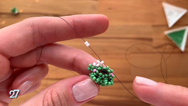 Круглая лягушка из бисера. Мини амигуруми в технике крестик. смотреть онлайн