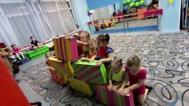Студия эстрадного танца "Шаги" 4-5 лет "Попугаи" смотреть онлайн