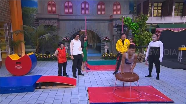 Azis Jungkir Balik Saat Senam | OPERA VAN JAVA (05/06/18) 2-5 смотреть онлайн
