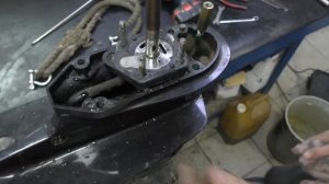 Правильно запускаем лодочный мотор в ведре или бочке