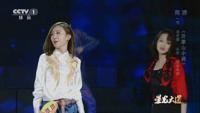 Учительница музыки исполнила народную песню о горах Имэншань (пров. Шаньдун)[Age0+] смотреть онлайн