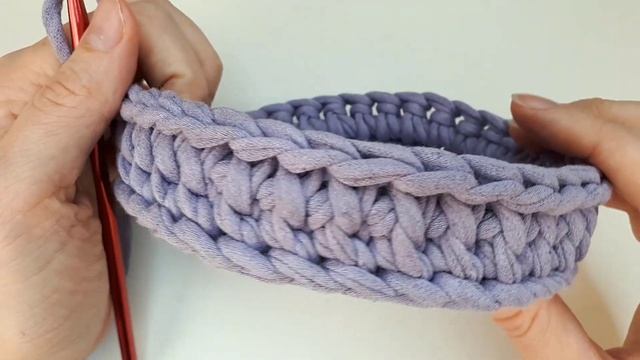 УЗОР КРЮЧКОМ ПО КРУГУ. Легкий и ПРОСТОЙ узор для трикотажной пряжи. Корзинка крючком смотреть онлайн