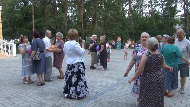 В городском саду играет духовой оркестр. смотреть онлайн