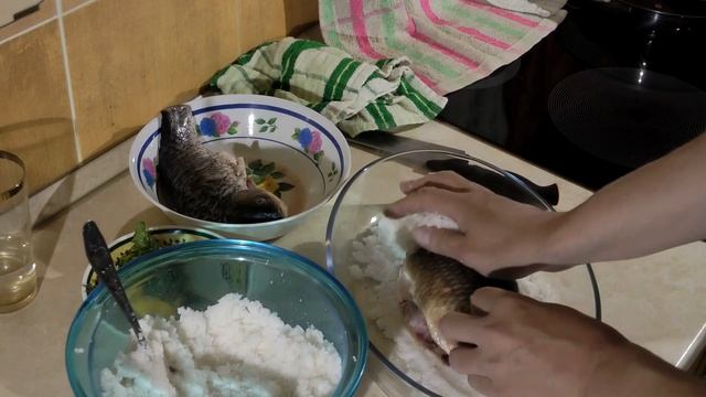 Как запечь рыбу в соли. Простой рецепт. Пальчики оближешь. смотреть онлайн