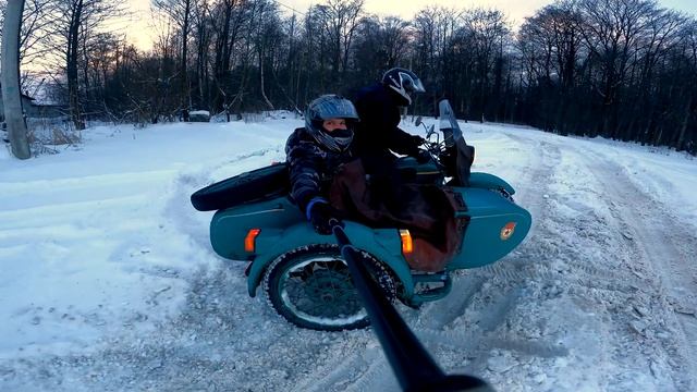 Зимой по снегу на Урале с коляской 1982 года. Выдержит? смотреть онлайн
