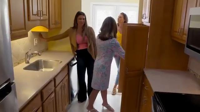 House Hunters - Season 2024 Full Episode 268 - Mom Knows Best in St Louis смотреть онлайн