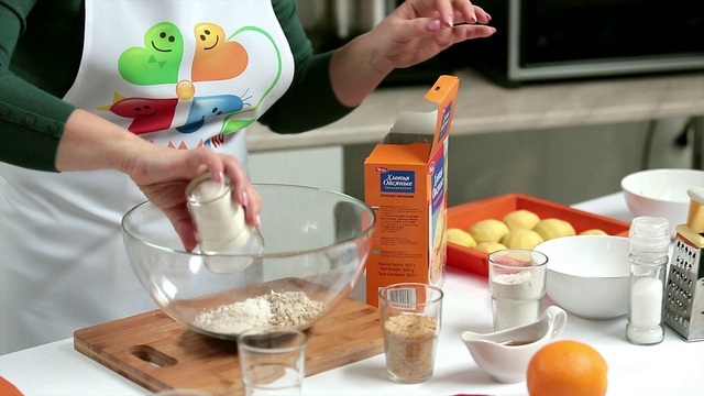 Пирог-перевертыш с овсяными хлопьями смотреть онлайн