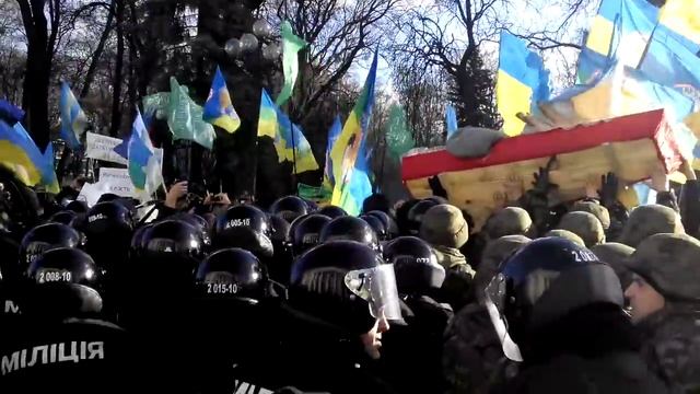 Гроб под парламентом. Свиня в гробу. 25 декабря смотреть онлайн