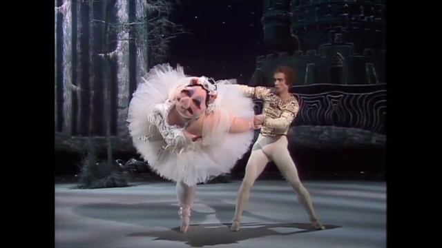 Dancers Having Fun Ep. 12: Rudolf Nureyev - "Swine Lake " смотреть онлайн