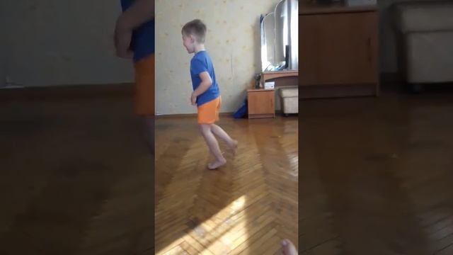 Что слушает мой младший брат смотреть онлайн