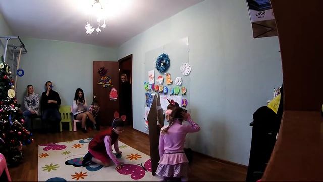 The Three Little Pigs; I'm The Happiest Christmas Tree смотреть онлайн