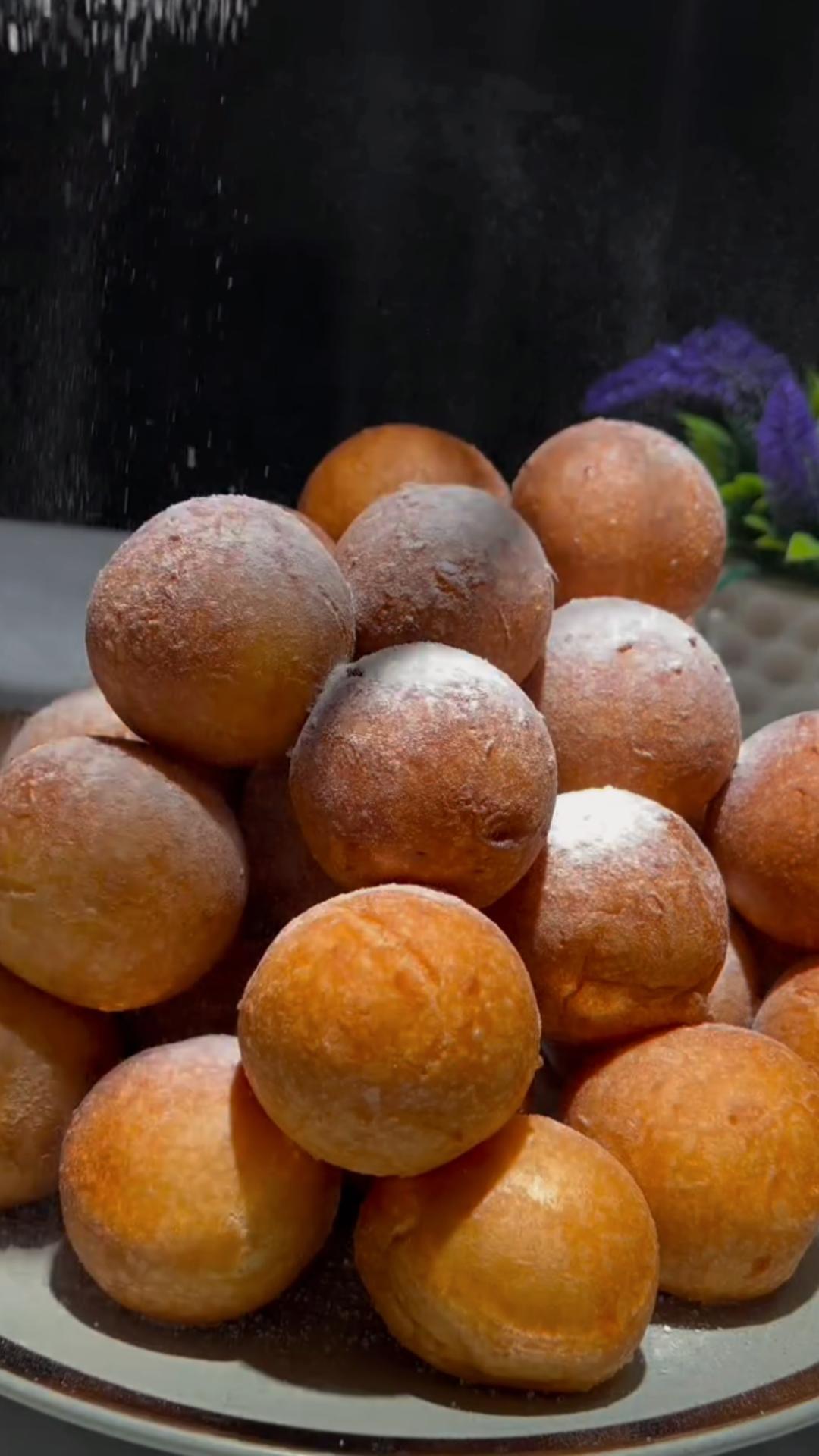 Жареные пончики: классический рецепт творожных пончиков в масле.