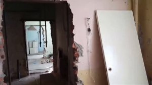 Зачем так?Демонтаж проемов  дверей в кирпичной стене.