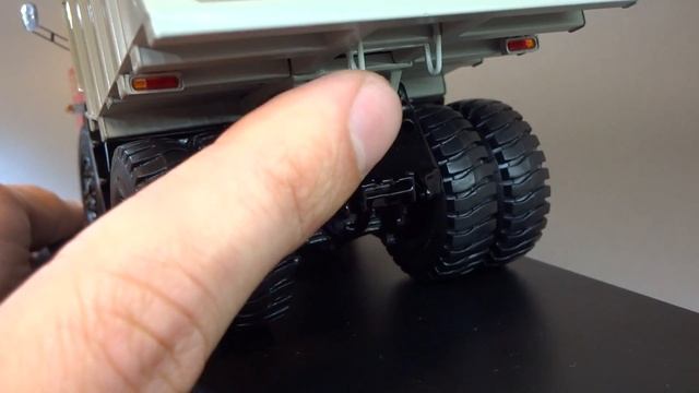 БелАЗ-7522 Карьерный самосвал - коллекционная масштабная модель Start Scale Models (SSM) смотреть онлайн