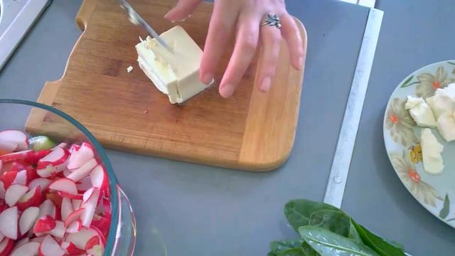 Овощной салат с сыром Фета и редисом без майонеза.Полезный салат на каждый день.Салат с редисом. смотреть онлайн