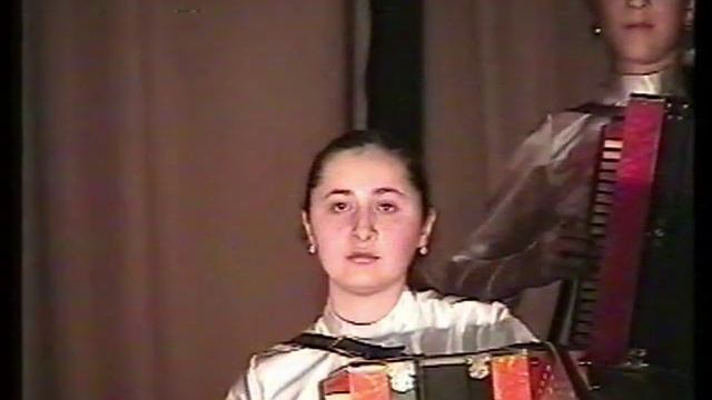 Ансамбль гармонистов "Фидан".Фестиваль "Пой фандыр" 2004 год.Руководитель ансамбля Светлана Туаева. смотреть онлайн