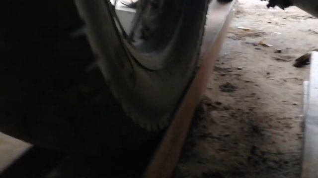 Как я выставляю заднее колесо на мотоцикле смотреть онлайн