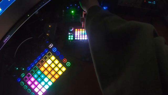 Late Night Jam: Novation Circuit, Blokas Midihub And Pisound, Empress Zoia Merge.