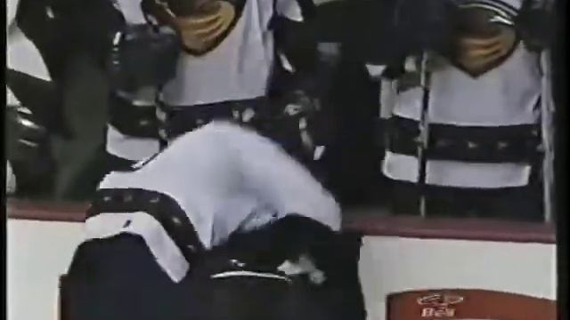 Jeremy Roenick vs Ronald Petrovicky смотреть онлайн