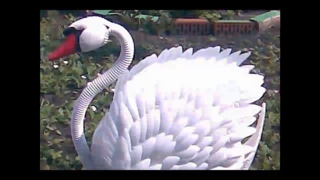 Лебедь из пластиковых бутылок для сада, дачи и огорода смотреть онлайн