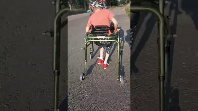 ходьба в ходунках. июль 2021 смотреть онлайн