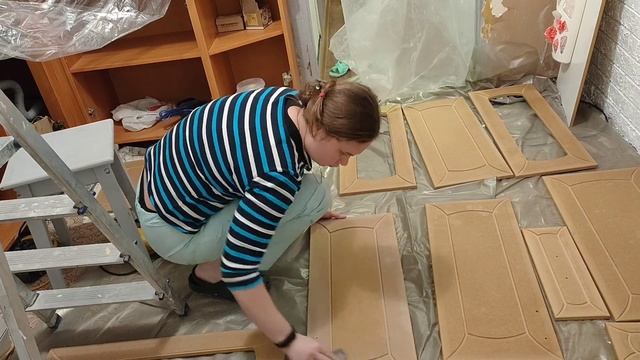 ПЕРЕКРАСИЛА старую КУХНЮ /БЮДЖЕТНЫЙ ремонт женскими руками ? / DIY / ? смотреть онлайн