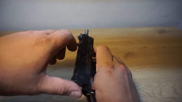 Miniature Ingram MAC-10 in 1/2 scale смотреть онлайн