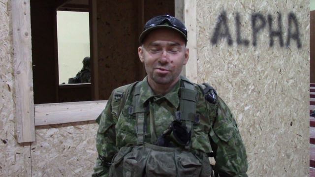 Боец в здании «Отличие этого тренинга в том, что здесь идет работа на результат» смотреть онлайн