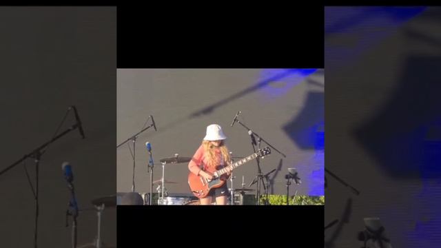 12 year old Charlotte Milstein plays Star Spangled Banner смотреть онлайн