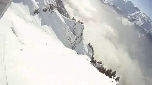 Полет на парашюте со снежных гор