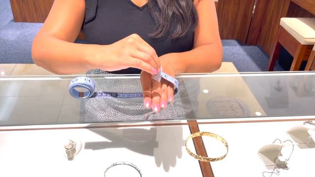 How to Measure for Your Bracelet Size смотреть онлайн