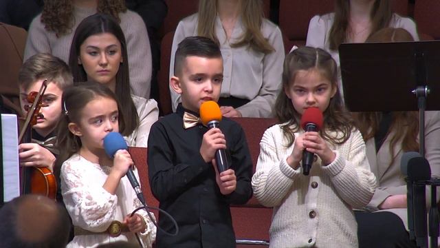 «Бог нам в дар подарил» — пение детей смотреть онлайн