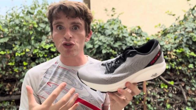 Newton Isaac - Newton's Most Cushioned Shoe смотреть онлайн