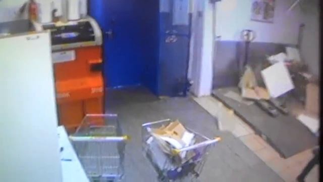 Сломала потолок и "УШЛА" смотреть онлайн