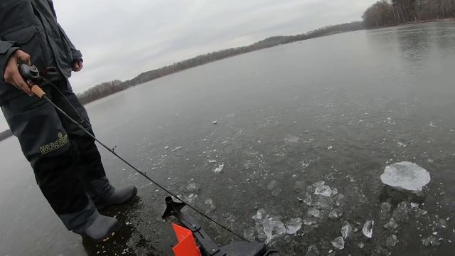 Early Ice Tip-Up Fishing! (IFishPro Tip-Ups) смотреть онлайн