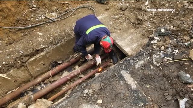 Придется потерпеть. В Ревде двор по улице Цветников разрыли работники ТСК смотреть онлайн