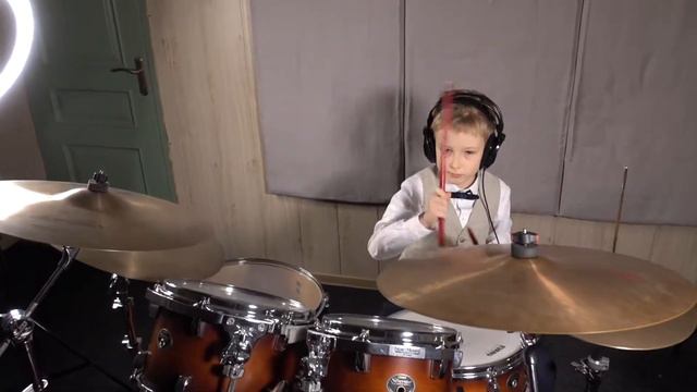 Р. Газманов - Люси (автор О. Газманов) - драм-кавер смотреть онлайн