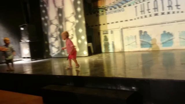 Baby dancing. "Day And Night" - Lo Air смотреть онлайн