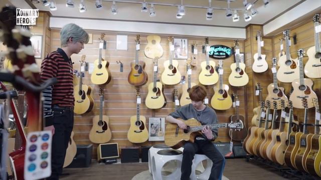 Just Gaon playing an acoustic guitar смотреть онлайн