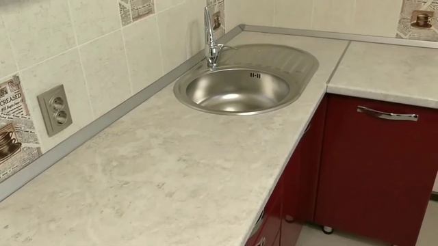 Кухня угловая, фасад Эмаль глянец, верх - Белый, низ - Бордо. смотреть онлайн