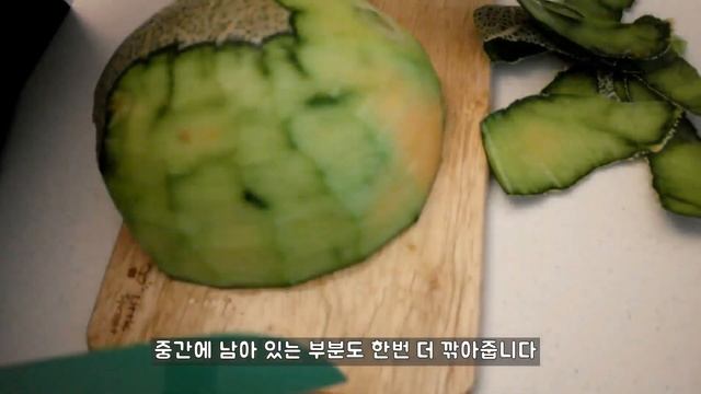 멜론 자르는 방법 / 한번에 손질해서 보관해요 / How to cut melon смотреть онлайн