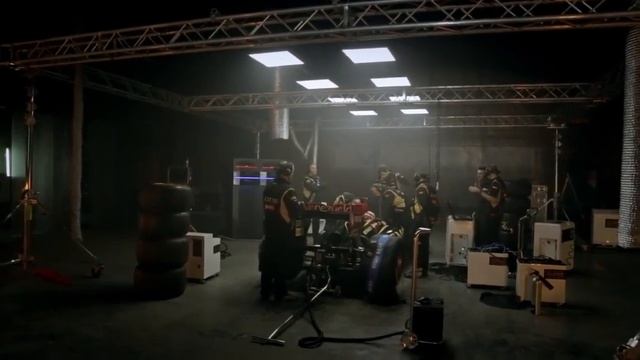 The Making of...Truck Jump by EMC and Lotus F1 Team & Hopkins Motorsport смотреть онлайн