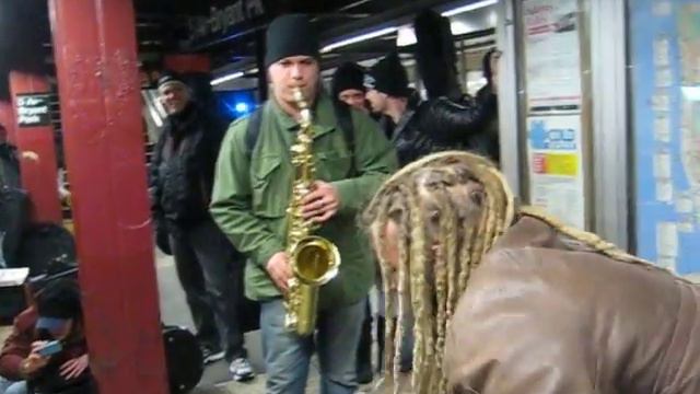 The iLLusion Tenor Sax and Djembe Subway Jam смотреть онлайн
