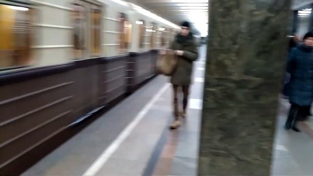 Ретропоезд "Сокольники" на станции Преображенская Площадь! смотреть онлайн