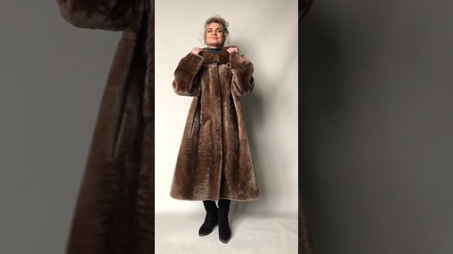 Шуба мутон тм СВЕТЛАНА за 9500 ₽ в очень хорошем состоянии, капюшон отд.норка р.54-56 /11866/ смотреть онлайн