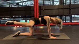 Отведение ноги в сторону на четвереньках