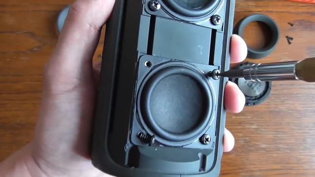 Разборка JBL Charge 2+ (Disassembly + bass & water slowmotion ) смотреть онлайн