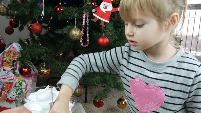 День 12. Адвент календарь 2019. Сквизи Искусственный снег! Первые подарки на Новый Год #Детскоевиде смотреть онлайн