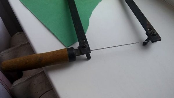 Как правильно установить пилочку в лобзик или ножовку (направление зубьев)