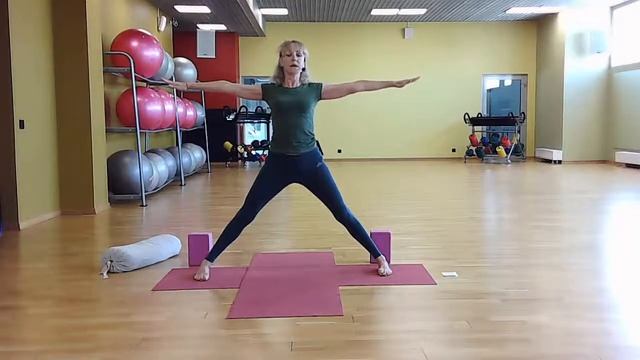 Йога Айенгара (онлайн) смотреть онлайн